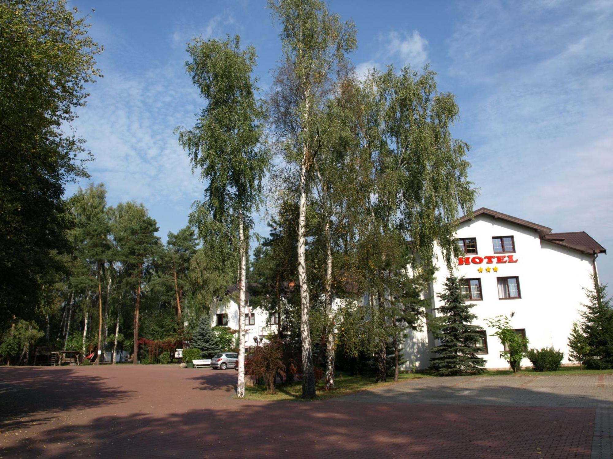 Hotel Relaks Wola Ducka Exteriör bild